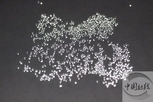 华龙金属表面处理厂喷砂玻璃微珠清理